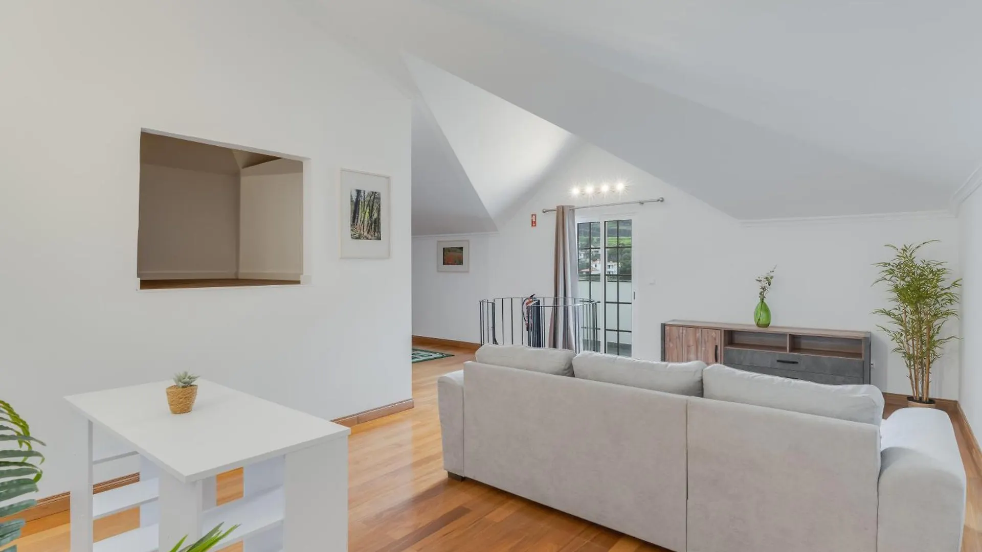 Encanto Em Santa Cruz 0*, 圣克鲁斯
